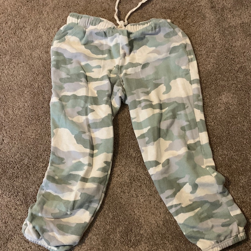 Aeri large camo sweat pants size large